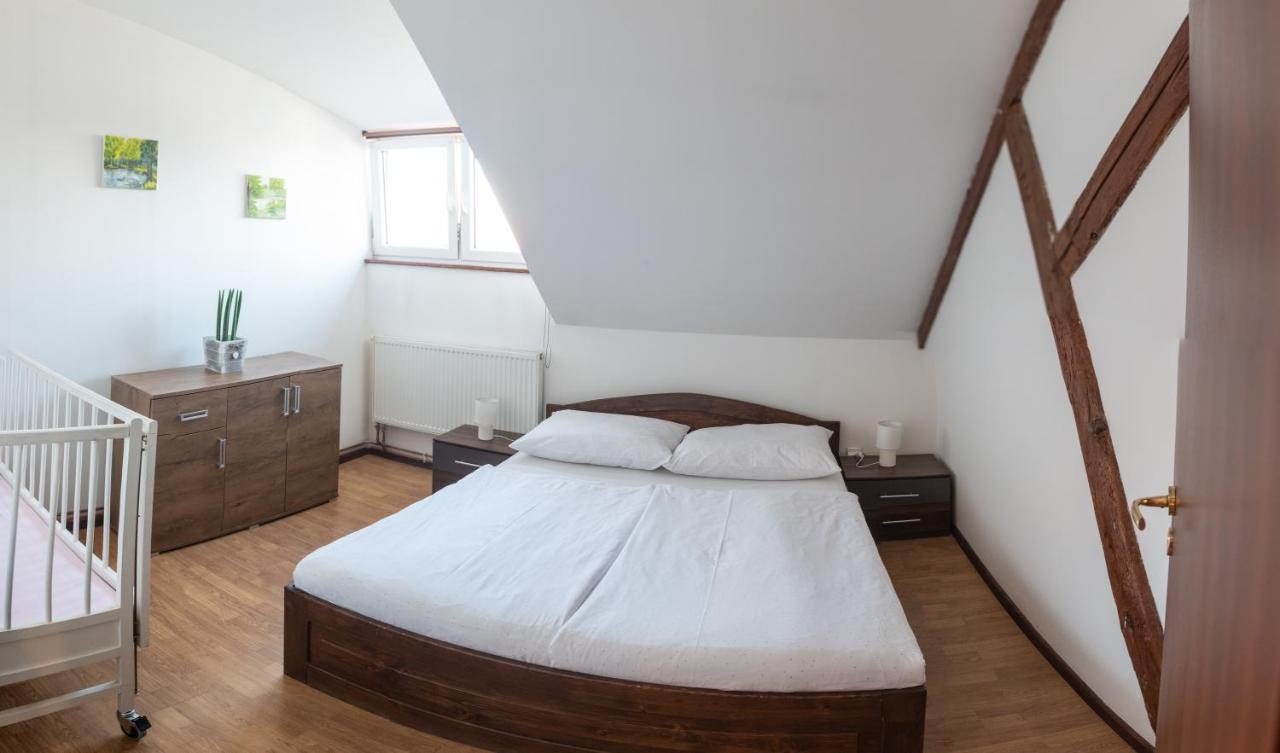 Podkrovni Apartman S Vyhledem Na Namesti Lomnice nad Lužnicí Kültér fotó